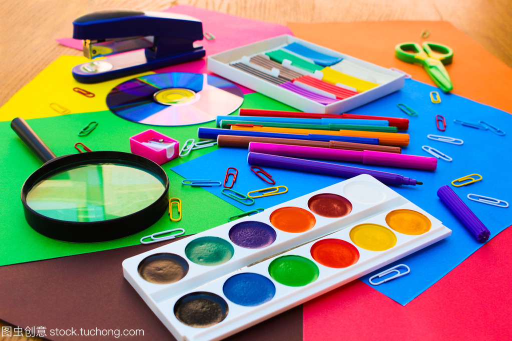 文具的多元世界 彩色紙張?jiān)趯W(xué)校與辦公場(chǎng)景下的應(yīng)用